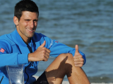 Djokovic persiste et signe